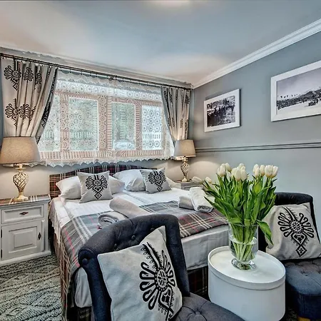 ホームステイ Camaro ザコパネ